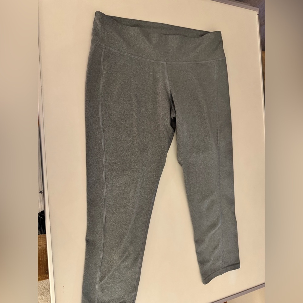 Columbia gray capri athletic pants, size small